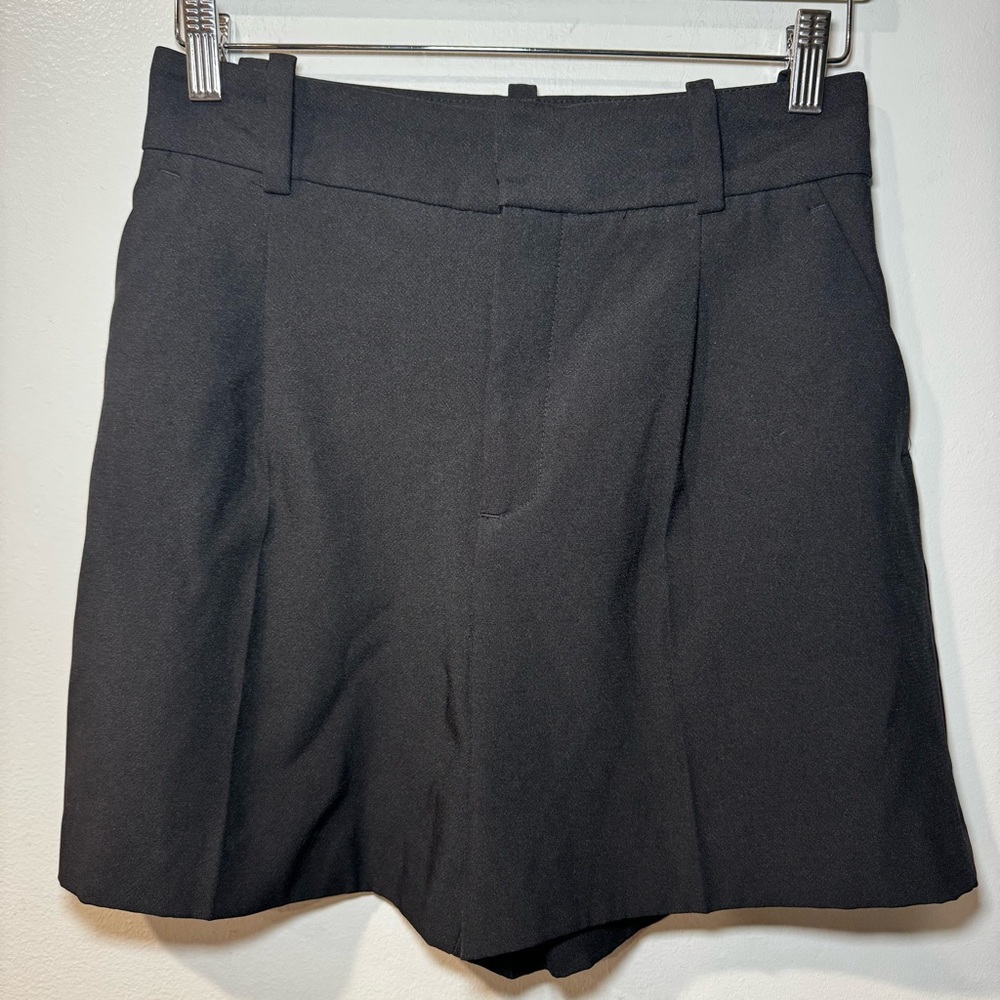 Zara Women's Pleated Front Pockets Dress Shorts Black Size M High Waisted